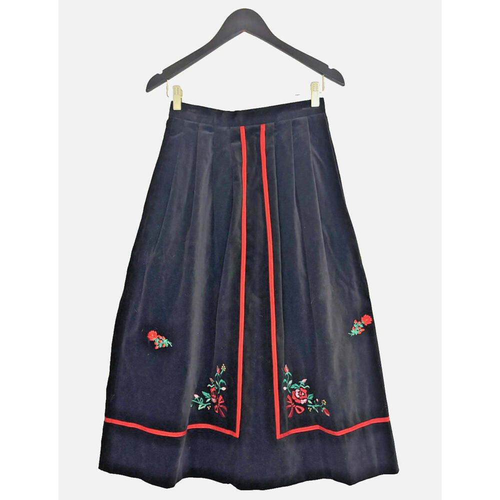 Vtg 90's Susan Bristol Black Velvet A-Line Skirt Red Rose Embroidery Sz 8 EUC